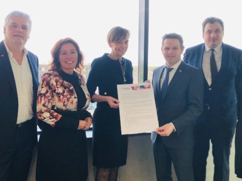 Position paper arbeidsmarkt overhandigd aan Jo Annes de Bat