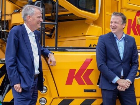 Hans de Boer brengt bezoek aan Brabantse Spierings Mobile Cranes tijdens afscheidstournee
