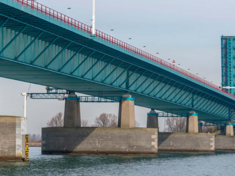 Werkgevers verbijsterd over gedeeltelijke afsluiting Haringvlietbrug – ‘Een strop voor de economie in Zuidwest-Nederland’